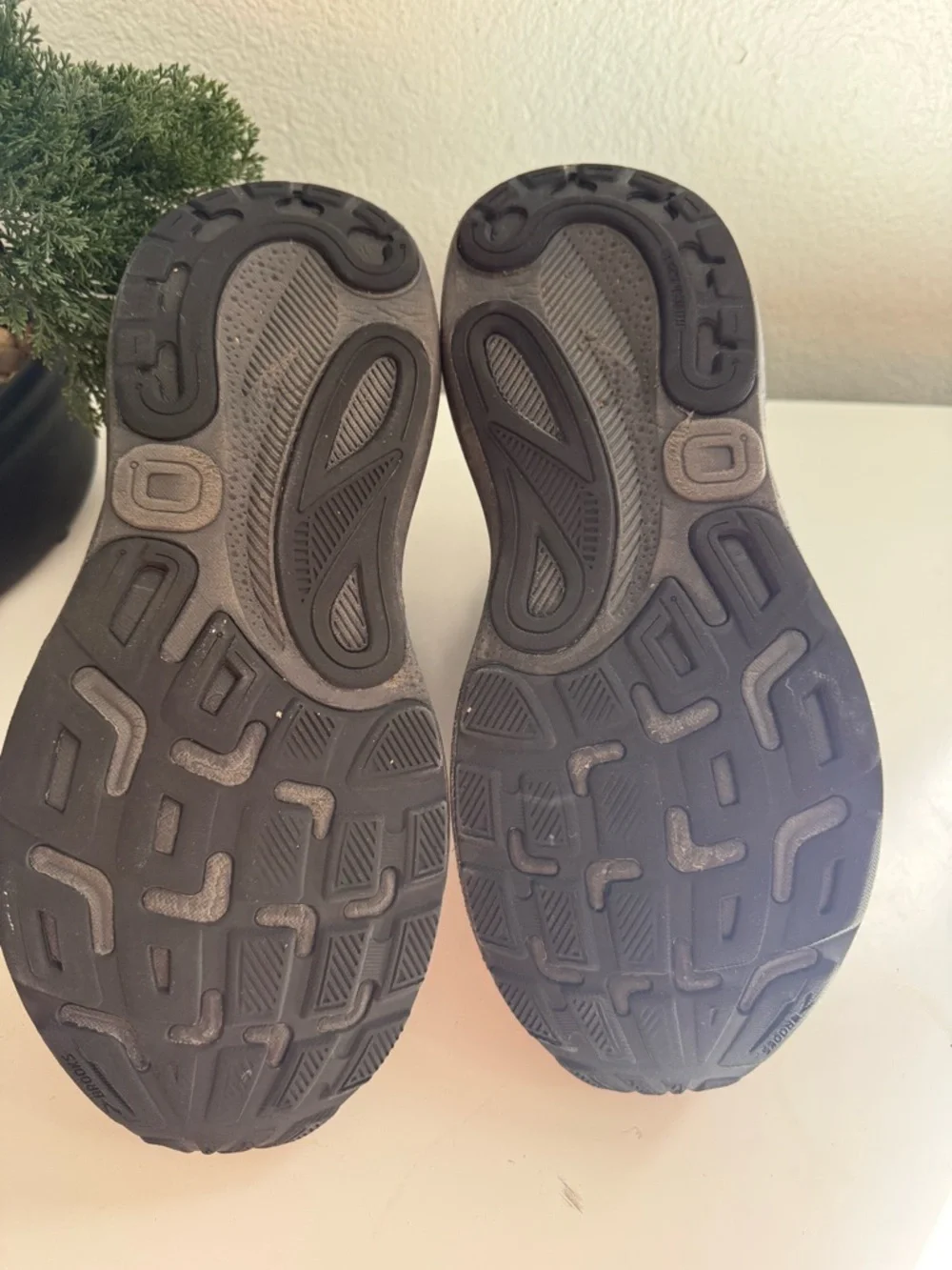 Brooks adrenaline 24 Men's All-Black Lightweight Running Shoe - Picture 7 of 9